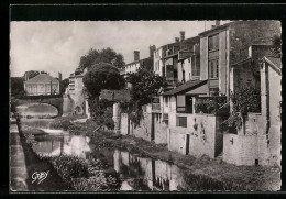 CPA Fontenay-le-Comte, Vieilles Maisons Et Le Pont Neuf  - Fontenay Le Comte