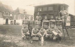 E649 Carte Photo Militaire - Characters