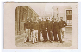 MILITARIA - CP PHOTO - Groupe De 11 Soldats Avec 69 Sur Le Col - Characters