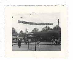 ANCIENNE PHOTO ZURICH, BANDEROLE : " IN ZURICH WIRD DER FUSSGANGERSTREIFEIN  BEACHTET ", SUISSE - Zürich