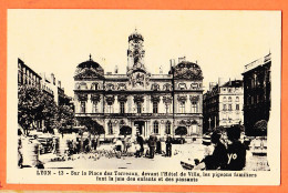 11020 / ⭐ ◉ LYON 69-Rhone ◉ Place Des TERREAUX Pigeons Familiers Joie Enfants Hotel Ville 1930s ◉ Edition CELLARD 13 - Lyon 1