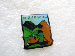 PIN'S   RISTOLAS EN QUEYRAS  ANIMAUX  OURS - Villes