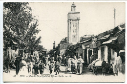 MAROC * CPA Non écrite * FEZ Rue De Fez Djedid Et Djama Beïda ( Très Animée ) LL Editeur - Fez