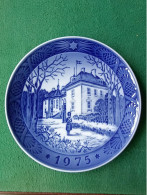 Royal Copenhagen Decorative Plate Marselisborg Slot  1975 - Royal Copenhagen (DNK)