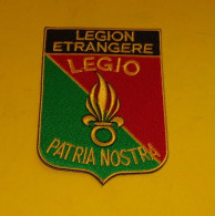 TISSU PATCH : LEGION AMICALE DES ANCIENS SOLDATS DE LA LEGION   , DIAMETRE 9 CM , BON ETAT VOIR PHOTOS . POUR TOUT RENSE - Patches