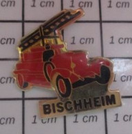 713c Pin's Pins / Beau Et Rare / POMPIERS / SAPEURS POMPIERS DE BISCHHEIM BERLIET 1928 - Firemen