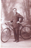 Carte Photo - Cyclisme - Jeune Homme Posant Avec Son Velo Chez Le Photographe D'ATH Ou ENGHIEN - Other & Unclassified