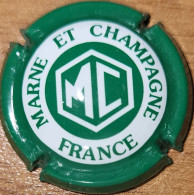 Capsule Champagne MARNE ET CHAMPAGNE Série Initiales MC, Vert & Blanc Nr 05a - Marne Et Champagne