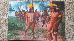 CPM BRASIL NATIVO ALTO XINGU HOMMES ET FEMMES GUERRIERES INDIENS NUS NU TRIBU FETE YAMORICUMA FOTO JESCO ED MERCATOR 11 - América