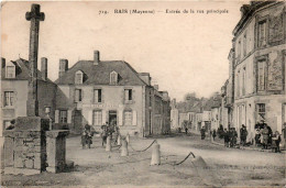 53 - Cpa   -   BAIS  Entrée De La Rue Principale - Bais