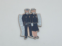 Pin's AMICALE DE LA POLICE DE DIEPPE, AGENTS - Police