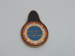 Pin's HOTEL DE POLICE DE ROUEN, 2° COMPAGNIE - Polizia