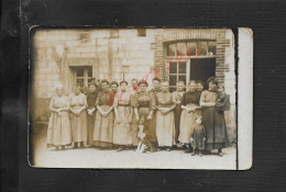 CARTE PHOTO PERSONNAGES UNE C EST BERTHE MOGIES ? ANTOINETTE GASSIN CHIEN  ROANNE 1905 ATTELIER DU PÉRES JANIN RARE : - Händler