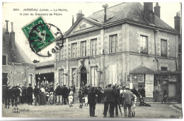 JARGEAU - La Mairie, Le Jour Du Concours De Pêche - Jargeau