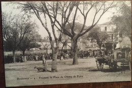 Cpa 24, Dordogne, Thiviers, La Place Du Champ De Foire, Animée, Bestiaux, Moutons, éd MTIL, Dos Simple, Non écrite - Thiviers