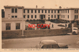 29 CARHAIX. Voitures Anciennes Devant L'Hôpital (ridule Verticale)... - Carhaix-Plouguer