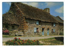 La Bretagne Pittoresque - Vieille Chaumière Typique - Bretagne