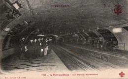 PARIS-Le Métropolitain-Une Station Souterraine - Coll FF 780 - Métro Parisien, Gares