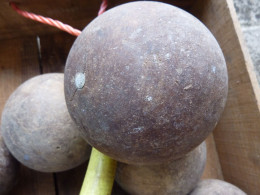 Ancien Jeu De Boules Bretonnes, 8 Boules En Bois De "Gaïac" - Petanque