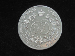 Médaille Royal De Mariage Du Prince Charles Et De Lady Diana Spencer  **** EN ACHAT IMMEDIAT **** - Monarchia/ Nobiltà