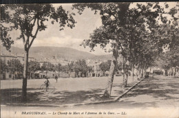 DRAGUIGNAN - Le Champ De Mars Et L'avenue De La Gare - Draguignan