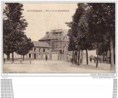 à  MONTDIDIER  Place De La Rèpublique - Montdidier