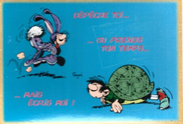 Carte Postale: Gaston Par Franquin 1998; "Dépêche Toi... ...ou Prends Ton Temps... ...mais écris Moi!"; N° CSG 1281 - Comicfiguren