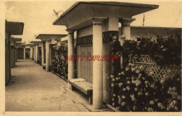 CPA DEAUVILLE - UN COIN DES BAINS - Deauville