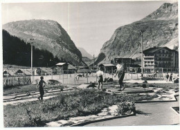 CPSM / CPM 10.5 X 15 Savoie VAL D'ISERE 1850 M  Cours De Tennis  Golf Miniature - Val D'Isere