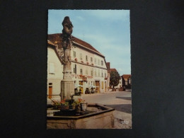 RIBEAUVILLE - HAUT RHIN - LA FONTAINE DE LA PLACE DE LA REPUBLIQUE - Ribeauvillé