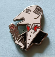 Pin's Caricature François Mitterrand - Personnes Célèbres