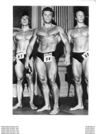 PHOTO  HOMMES EN MAILLOT DE BAIN CULTURISTE CULTURISME CONCOURS  13 X 10 CM - Sports