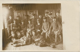 Carte Photo Militaire. Soldats Allemands - Barracks