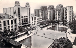 VILLEURBANNE - Les Gratte-Ciel , La Place , Le Theatre - Villeurbanne