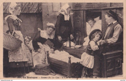 C10- EN BRETAGNE - AUTOUR DU LIT CLOS - FEST AR COMMERES - LA VISITE DES COMMERES - 1933 - ( 2 SCANS ) - Bretagne