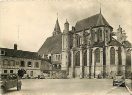 89 - Saint Julien Du Sault - L'abside De L'Eglise - CPSM Grand Format - Automobiles - Etat Pli Visible - CPM - Voir Scan - Saint Julien Du Sault