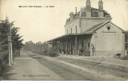 87 CPA BELLAC LA GARE TRAIN EN GARE JOLIE ANIMATIONS - Bellac