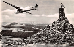 Die Rhön Fliegerdenkmal Wasserkuppe Mit Segelflugzeug Gl19? #151.589 - Autres & Non Classés