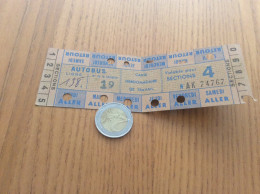 Ticket De Bus "RÉGIE AUTONOME DES TRANSPORTS PARISIENS - Carte Hebdomadaire De Travail - Valable Pour 4 SECTIONS" - Europa