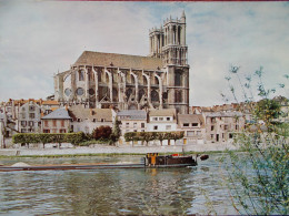 PÉNICHE - Mantes La Jolie - Péniche En Charge Sur La Seine. - Hausboote