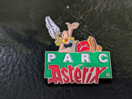 M Pins Pin's Parc Asterix Et Obelix Goscinny Uderzo Bd Lapel Enamel Pin Badge Tres Bon Etat Taille : 35 * 30 Mm Envois S - BD