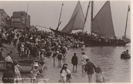 HASTINGS -- The Beach - Hastings