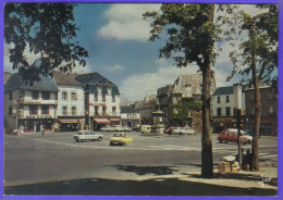 Carte Postale 29. Lesneven  Place Du Général Le Flô Très Beau Plan - Lesneven