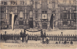 Douai Dowaai Revue, Cour De L'Hotel, Le Jour De L'anniversaire De L'Empreur/Besetzes Rathaus - Geburtstag Kaiser 1917 - Douai