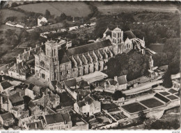 Z30- 89) VEZELAY (YONNE) VUE AERIENNE DE LA  BASILIQUE -  (OBLITERATION DE 1957 - 2 SCANS) - Vezelay