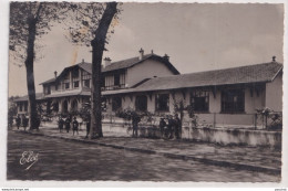 X5-40) SAINT VINCENT DE TYROSSE (LANDES) LE GROUPE SCOLAIRE - ANIMEE - ECOLIERS  - 1947 - ( 2 SCANS ) - Saint Vincent De Tyrosse