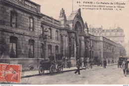 X1-75) PARIS (VIII°) LE PALAIS DE L' ELYSEE - LE PRESIDENT FALLIERES SORTANT DE L'ELYSEE EN COMPAGNIE DE M. DOUMER - Paris (08)