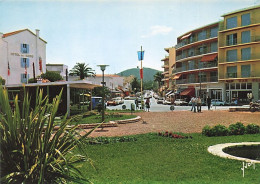 83 - CAVALAIRE Sur MER  - Square Delattre De Tassigny Et L'avenue Des Alliés - Cavalaire-sur-Mer