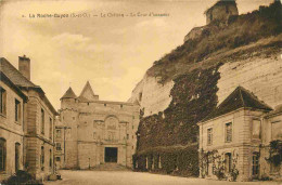 95 - La Roche Guyon - Le Chateau - La Cour D'honneur - CPA - Voir Scans Recto-Verso - La Roche Guyon