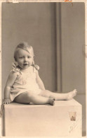 FANTAISIES - Bébé - Petite Fille  - Carte Postale Ancienne - Babies